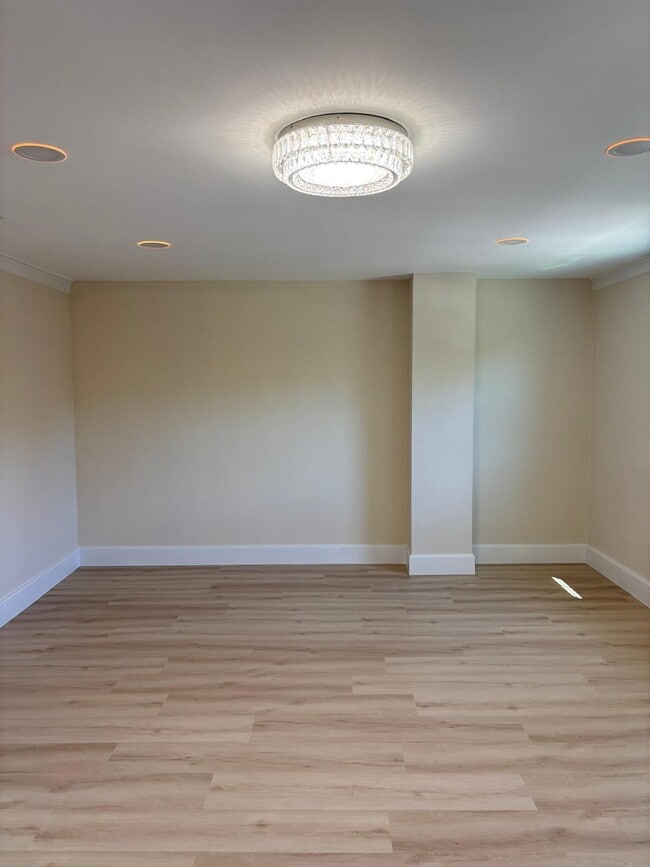 Building Photo - 12406 Dunks Ferry Rd