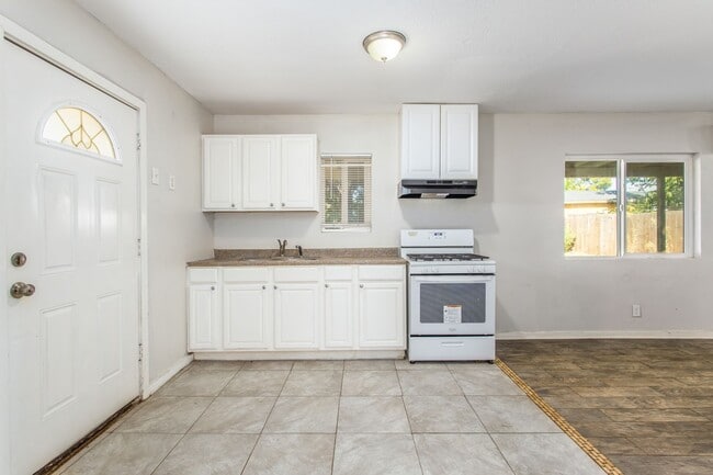 Building Photo - 14993 Yucca Ave