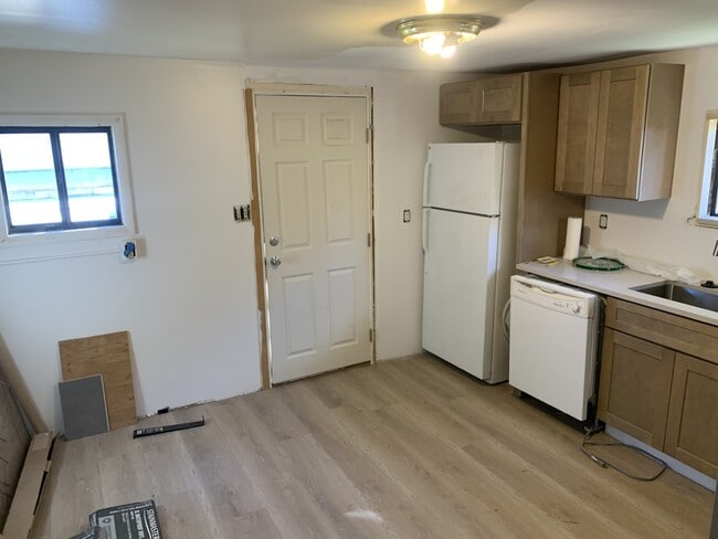 Building Photo - 607 E Rio Blanco Ave