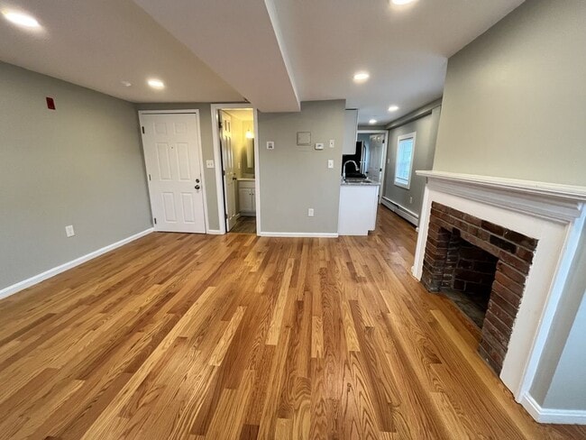 Livingroom - 84 Cabot St