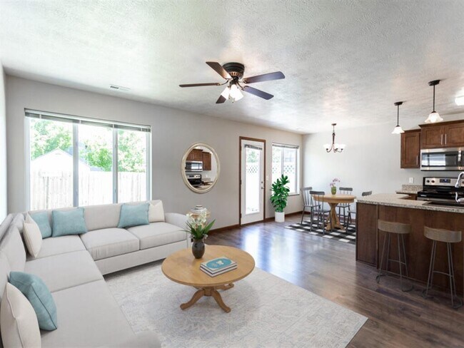 Building Photo - Spring Townhomes