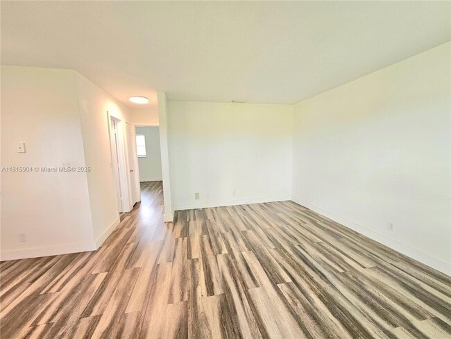 Foto del edificio - 5180 NE 6th Ave