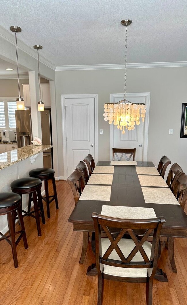 Building Photo - CHIC'S BEACH