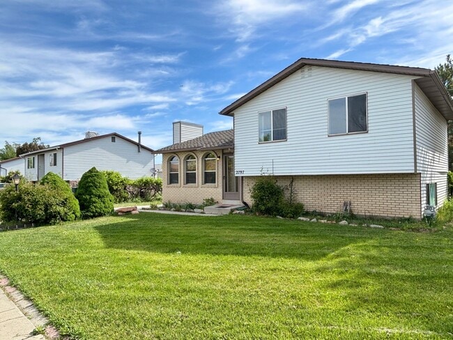 Building Photo - Cozy Home with New Paint & Flooring!