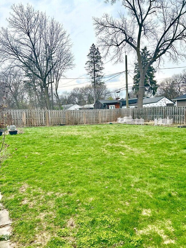 Building Photo - Sunroom Retreat | Fully Furnished 3BR with Private Fenced Yard