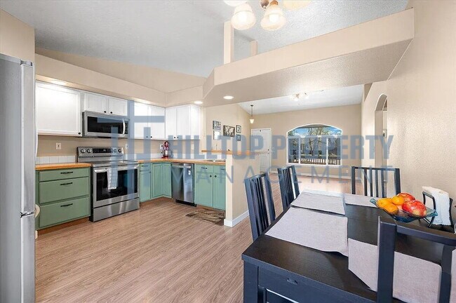 Foto del edificio - 4 Bed, 2 Bath Home with 2-Car Garage in North Nampa