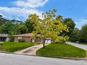 Building Photo - 1004 Oak Dr