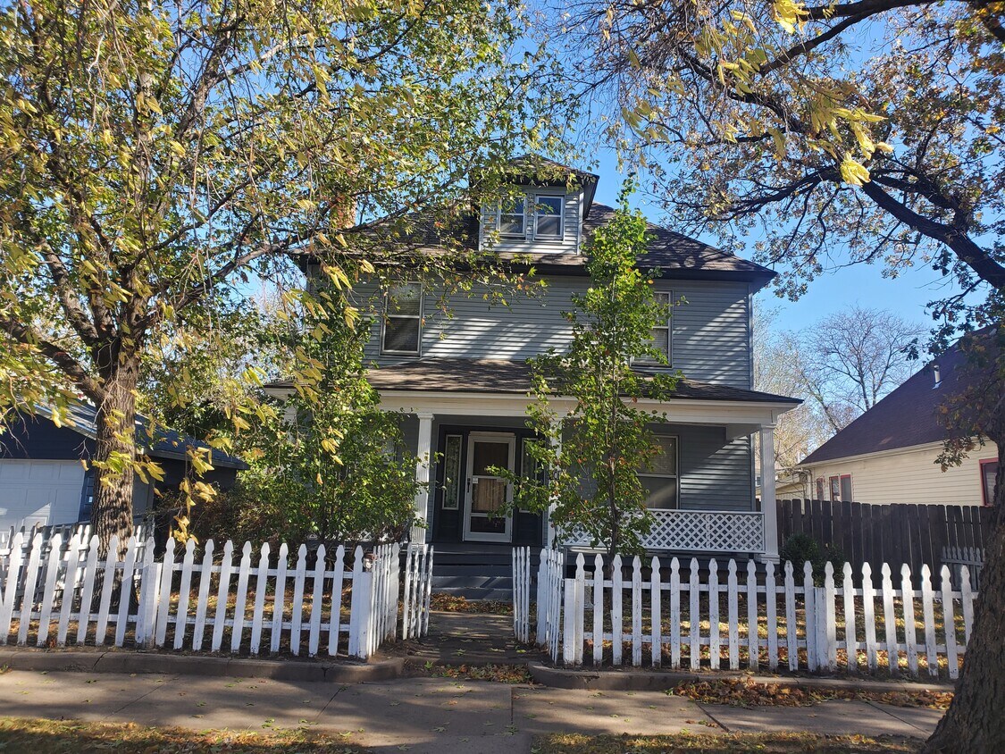 Primary Photo - 904 S Water St
