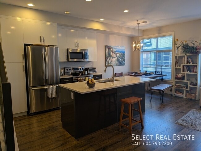 Building Photo - 8466 Midtown Wy