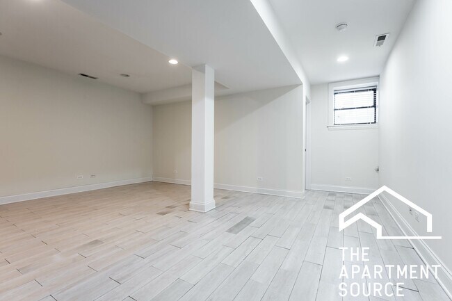 Foto del edificio - 3707 N Wilton Ave