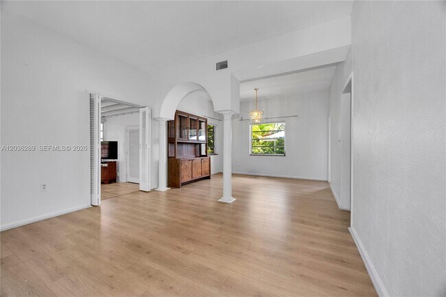 Building Photo - 5971 SW 48th St