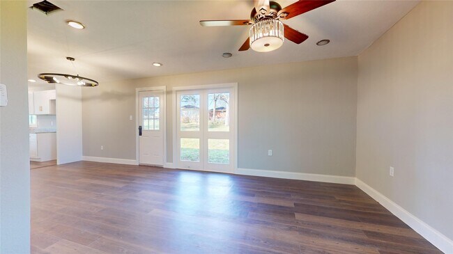 Building Photo - 603 Maple Way
