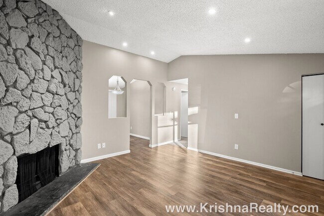 Foto del edificio - Renovated 2BD/1BA Duplex | Single-Level | Stoneridge – Tualatin