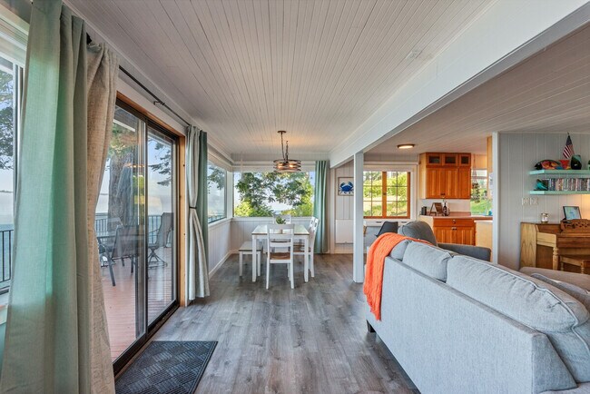 Foto del edificio - 2038 S Breezy Point Rd