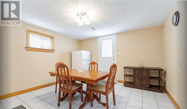 Building Photo - 128 Hullmar Dr