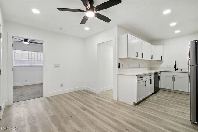 Building Photo - 364 N 13th St