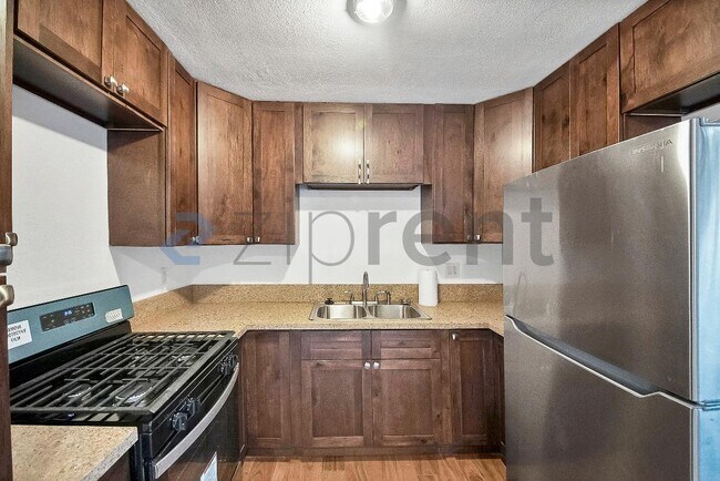 Foto del edificio - 2458 Normandie Ave