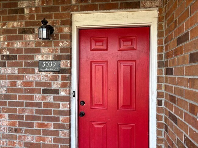 Foto del edificio - 5039 Popperdam Creek Dr