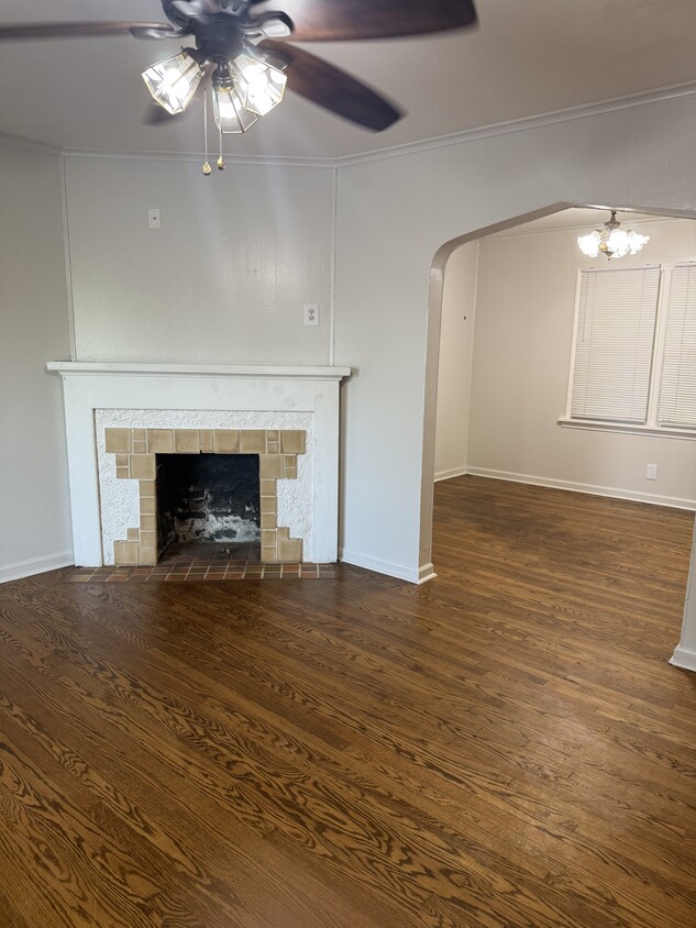 Primary Photo - 2725 W Park Pl