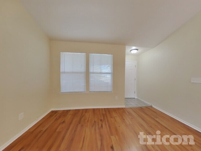 Foto del edificio - 715 Lotz Way