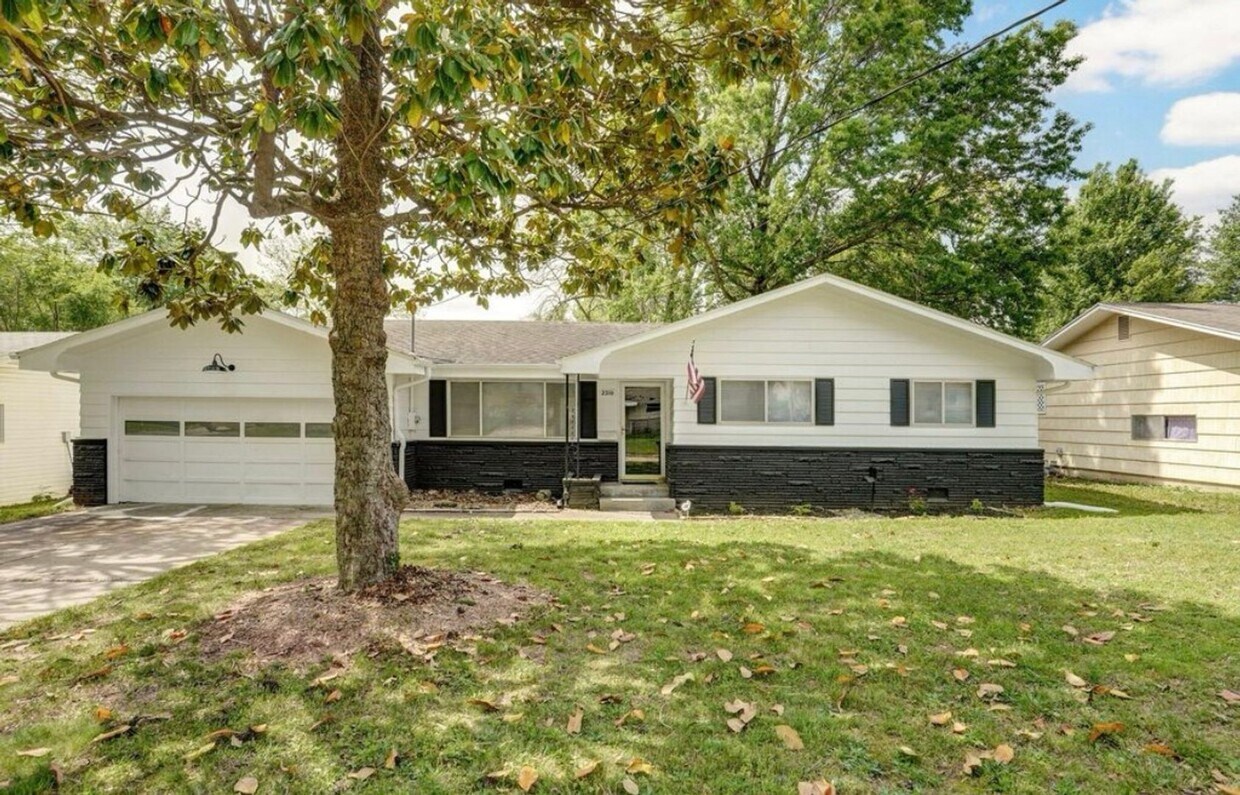 Primary Photo - 3 Bedroom PLUS SUNROOM | 2 Bathroom | 2 Ca...