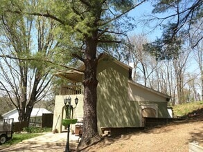 Building Photo - 450 Hill Terrace