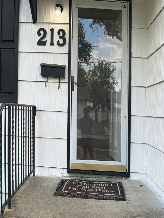 Foto del edificio - Big Spacious Beautiful Single Family 4 bedroom House for Rent !!!