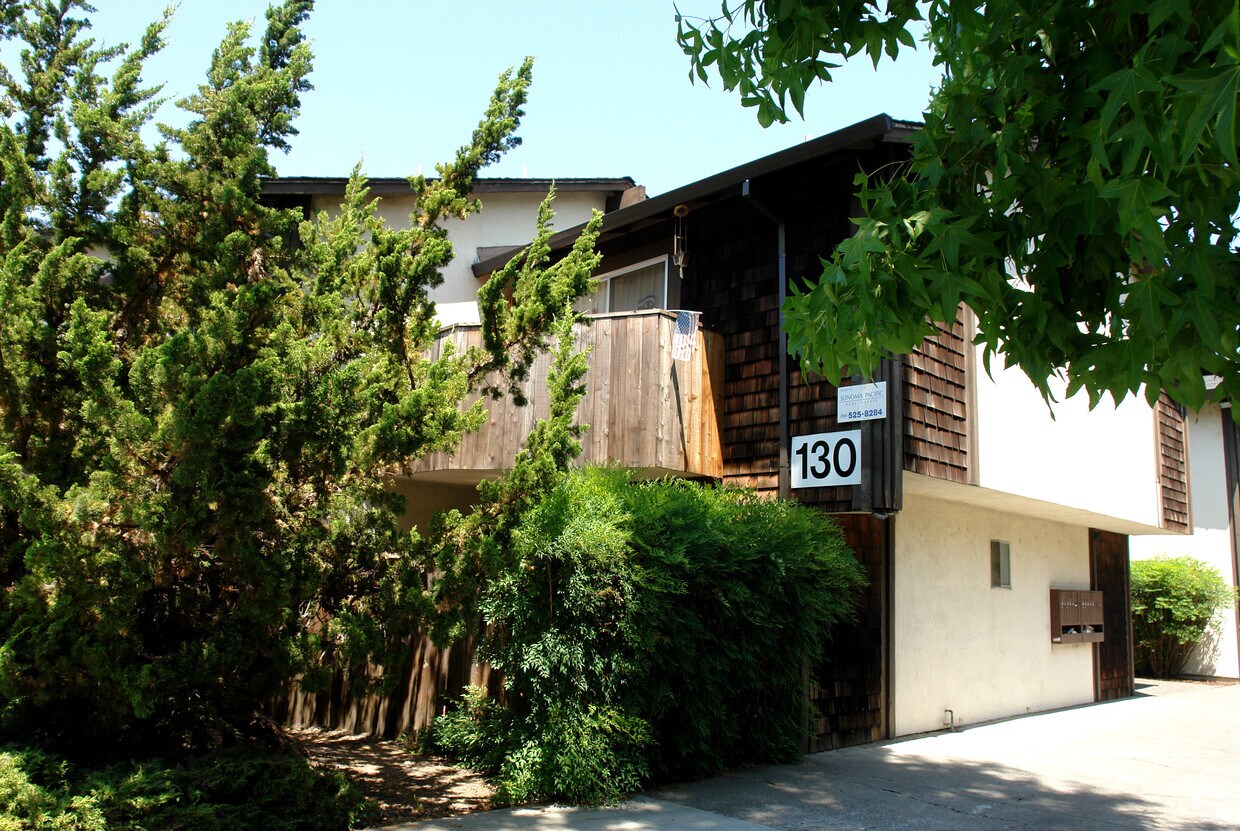 Building Photo - E St Apartments
