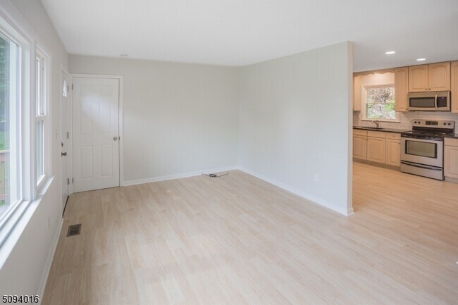 Building Photo - 129 Lackawanna Dr