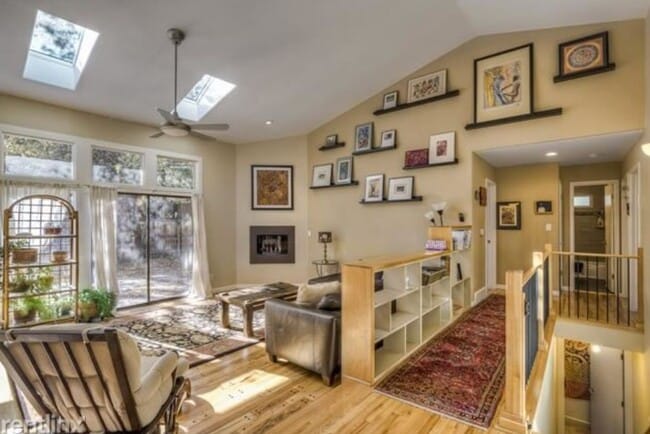 Building Photo - Introducing 1320 Oak Ct - A Spacious and P...