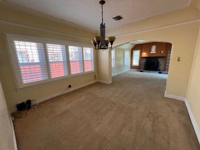 Building Photo - Charming 3-Bedroom Home in Prime Los Angel...