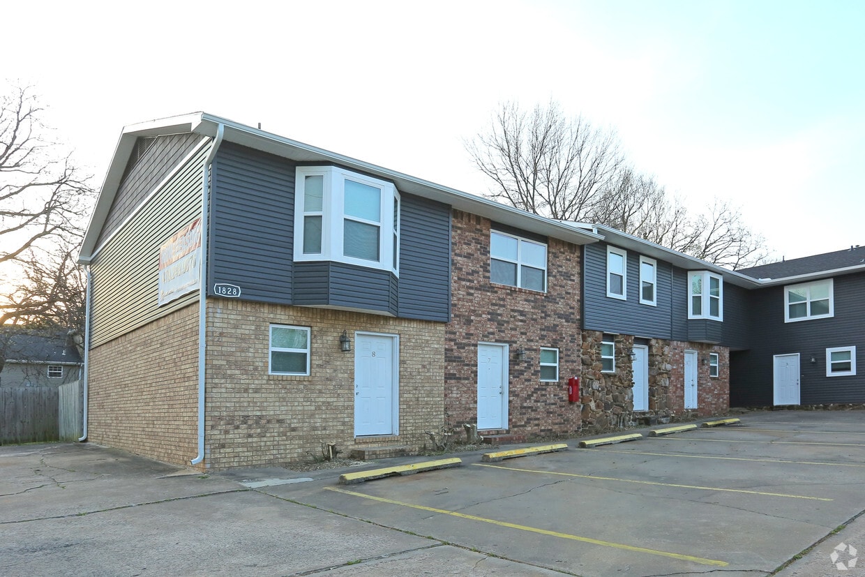 18001828 N Gregg Ave, Fayetteville, AR 72703 Apartments in