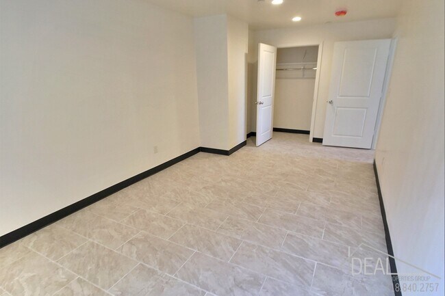 Building Photo - 466 Winthrop St
