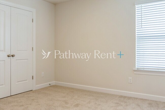 Building Photo - 3439 Quintana Dr