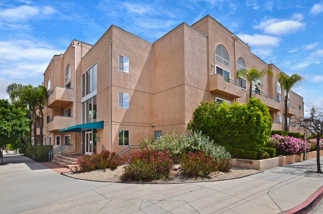Attractive Corner Building - 5604 Rhodes Ave