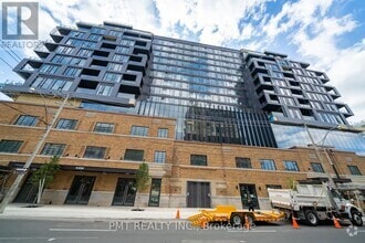 Building Photo - 505-505 Richmond St W