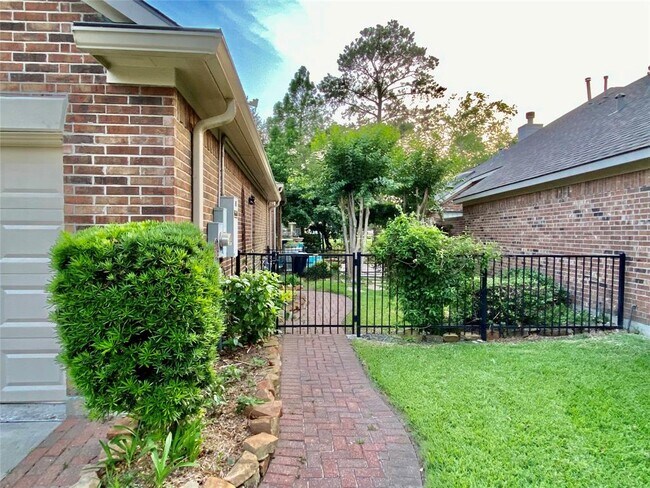 Building Photo - 2412 Monaldo Dr