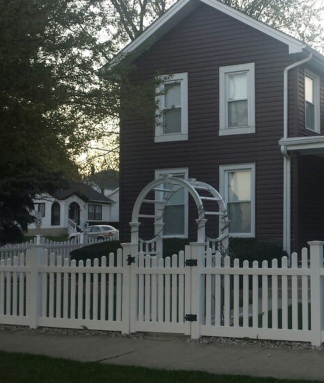 Building Photo - 1402 S State St