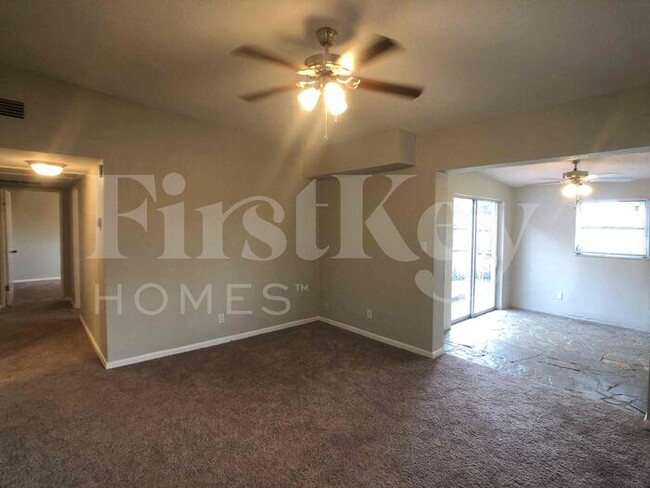 Building Photo - 8035 Robin Rd