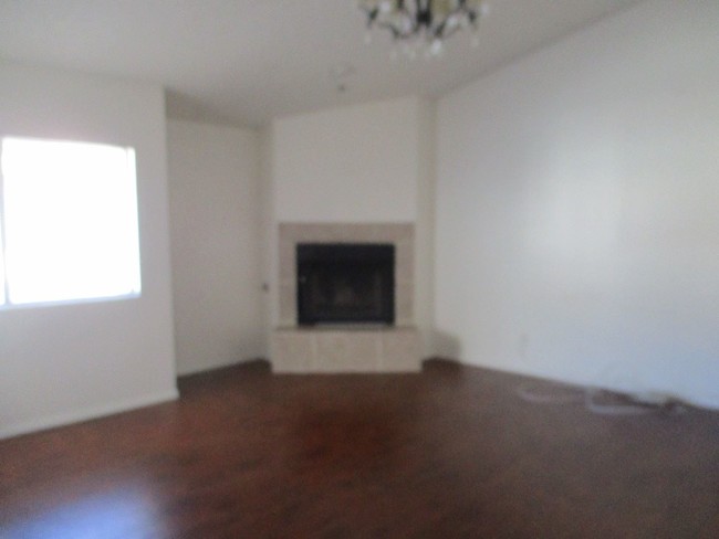 Building Photo - 3 br, 2.5 bath House - 2995 E Sunset #130 A