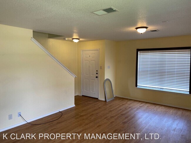Building Photo - 4 br, 2.5 bath House - 111 MCLENNAN OAK