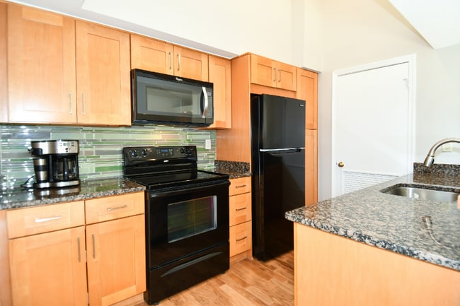 Building Photo - 4520 28th Rd S