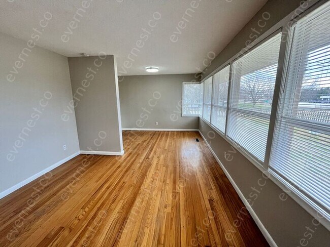 Foto del edificio - 4905 Eastwood Dr