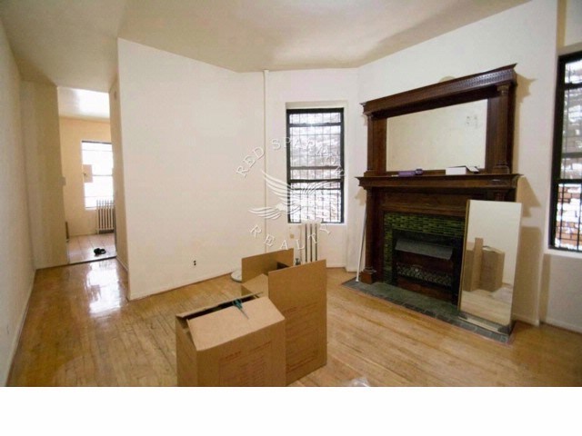 Primary Photo - 215 W 106th St