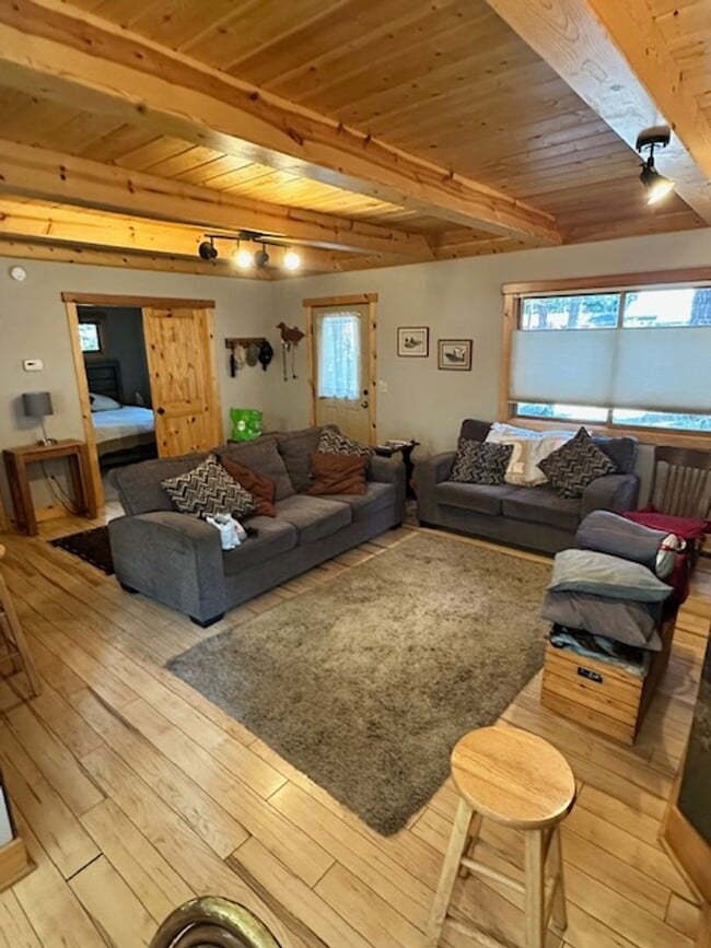 Foto del edificio - Cute 3Bd home available for a 3-6 month seasonal rental!! Call me to inquire today!!