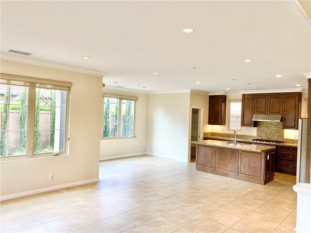 Building Photo - 67 Hanging Garden