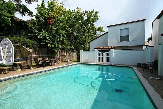 Building Photo - 4508 Medinah Pl