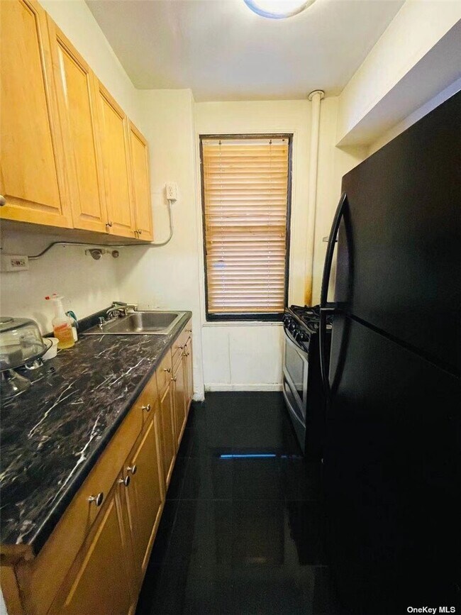 Foto del edificio - 98-50 63rd Dr