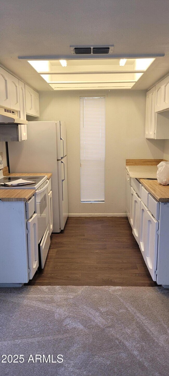 Building Photo - 3119 W Cochise Dr