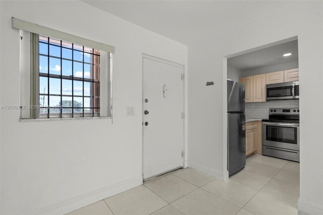 Foto del edificio - 6820 W Flagler St
